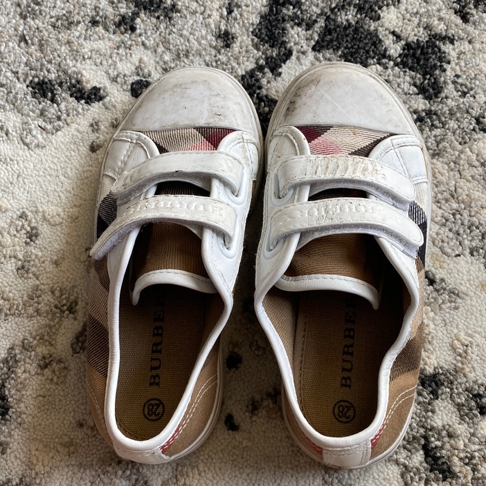 Burberry boy shoes size 28
